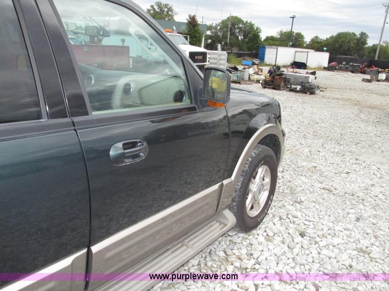 image for item G9936 2004 Ford Expedition Eddie Bauer SUV