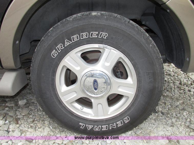 image for item G9936 2004 Ford Expedition Eddie Bauer SUV