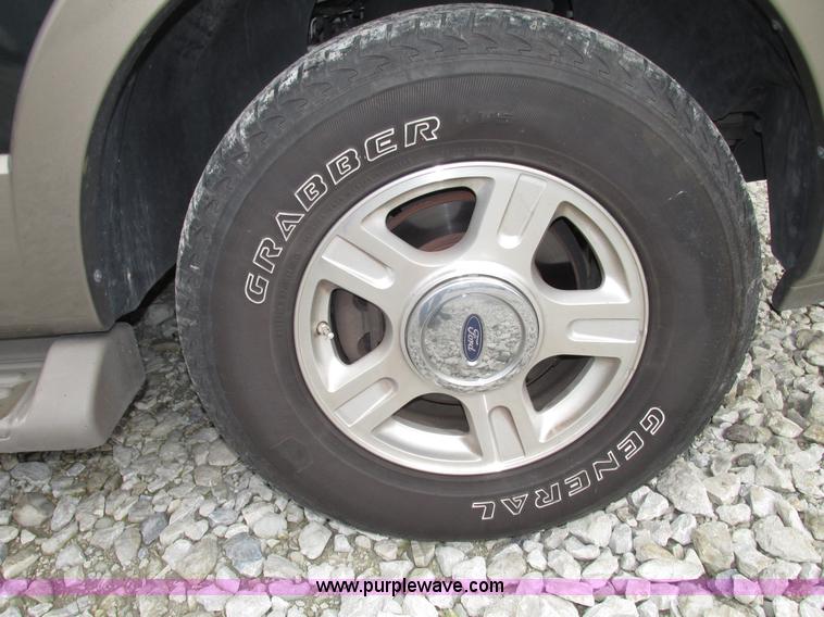 image for item G9936 2004 Ford Expedition Eddie Bauer SUV