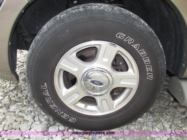 image for item G9936 2004 Ford Expedition Eddie Bauer SUV