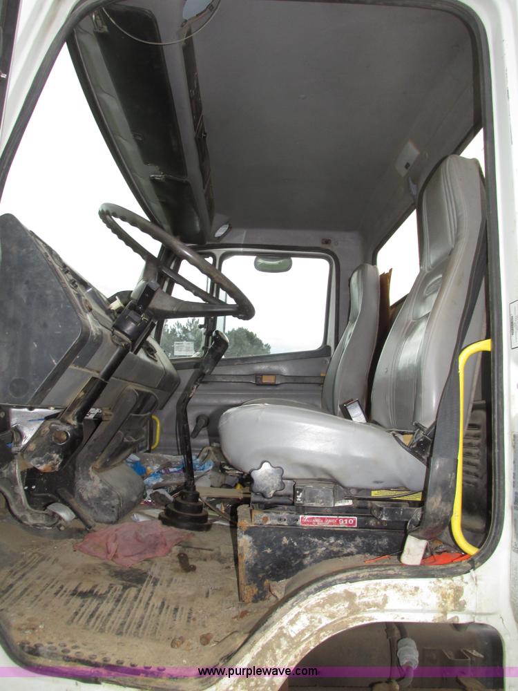 image for item G9938 2001 Freightliner FL70 Business Class truck cab and chassis