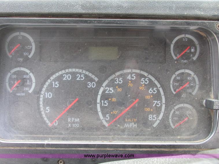 image for item G9938 2001 Freightliner FL70 Business Class truck cab and chassis