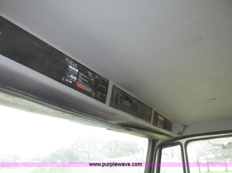 image for item G9938 2001 Freightliner FL70 Business Class truck cab and chassis