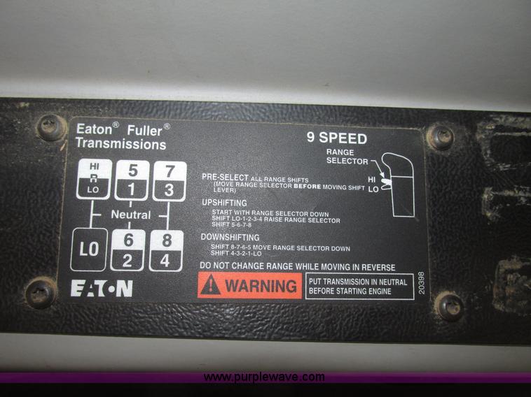 image for item G9938 2001 Freightliner FL70 Business Class truck cab and chassis