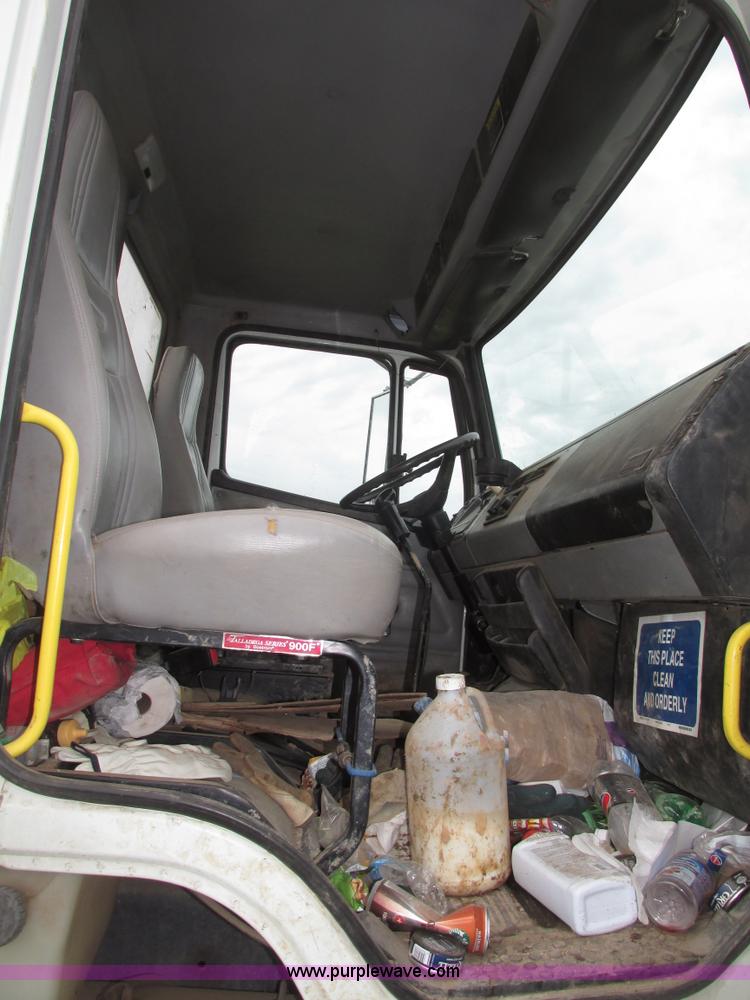 image for item G9938 2001 Freightliner FL70 Business Class truck cab and chassis