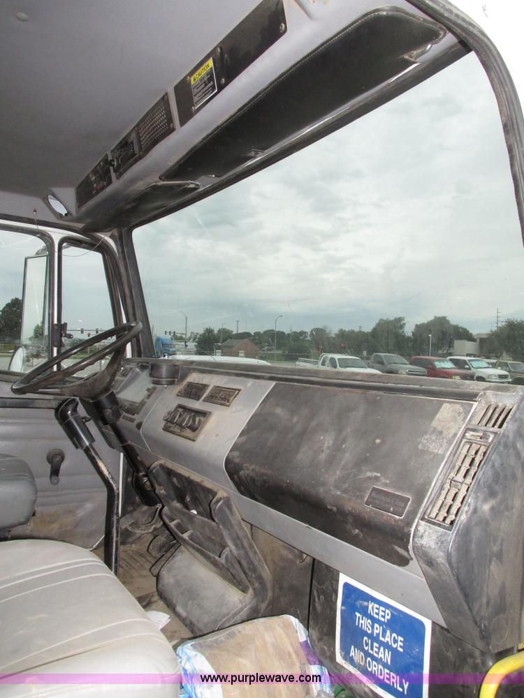 image for item G9938 2001 Freightliner FL70 Business Class truck cab and chassis