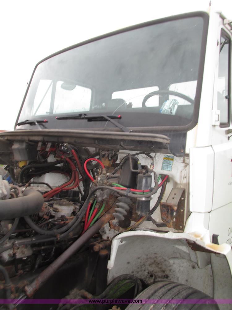 image for item G9938 2001 Freightliner FL70 Business Class truck cab and chassis