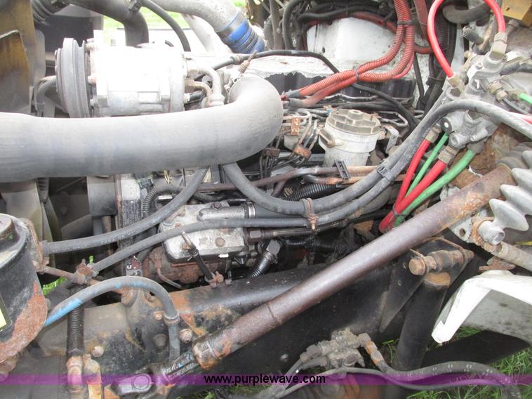 image for item G9938 2001 Freightliner FL70 Business Class truck cab and chassis