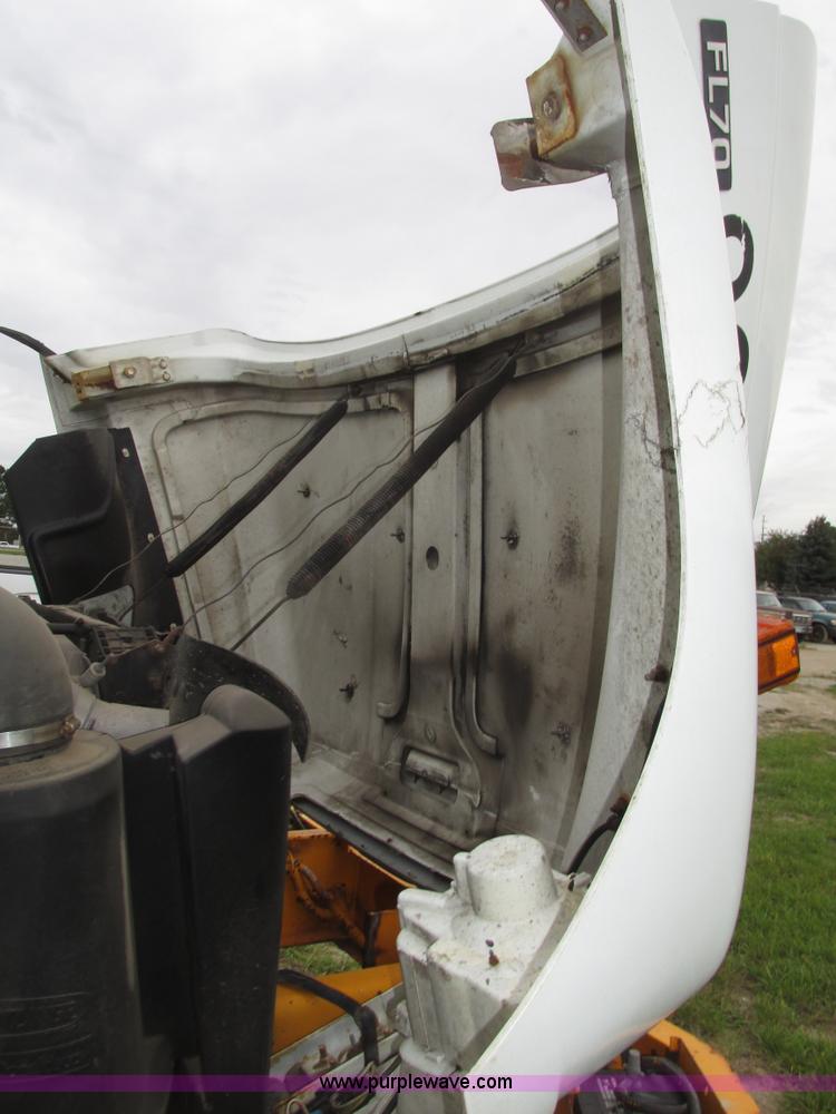 image for item G9938 2001 Freightliner FL70 Business Class truck cab and chassis