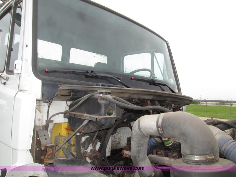 image for item G9938 2001 Freightliner FL70 Business Class truck cab and chassis