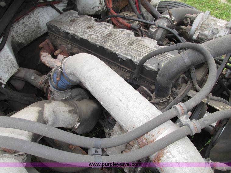 image for item G9938 2001 Freightliner FL70 Business Class truck cab and chassis