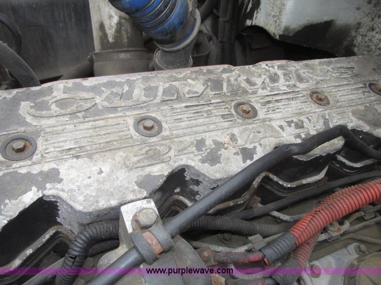 image for item G9938 2001 Freightliner FL70 Business Class truck cab and chassis