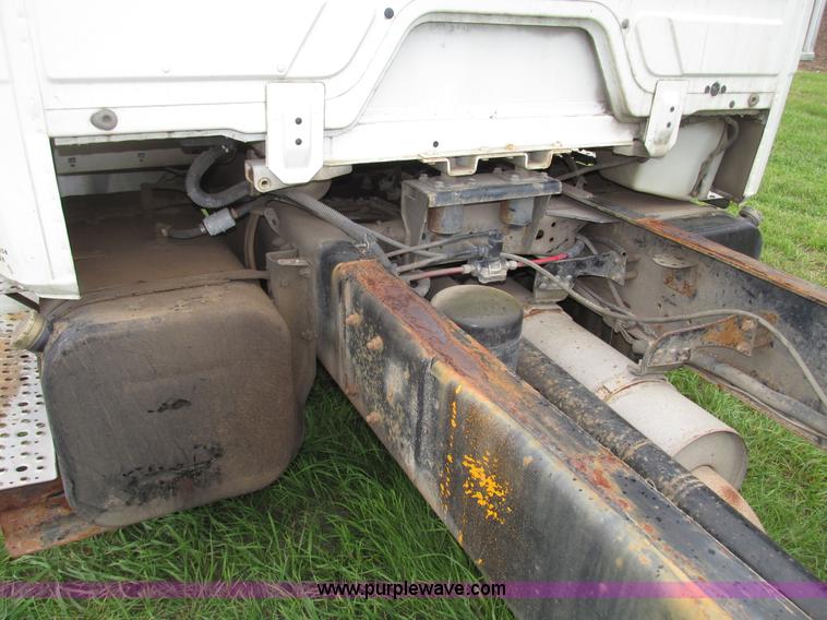 image for item G9938 2001 Freightliner FL70 Business Class truck cab and chassis