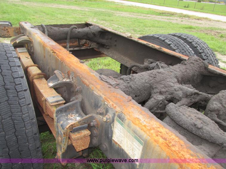 image for item G9938 2001 Freightliner FL70 Business Class truck cab and chassis