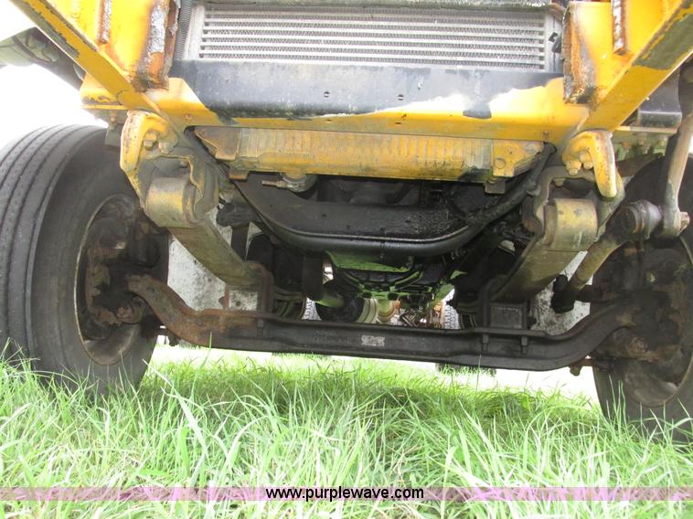 image for item G9938 2001 Freightliner FL70 Business Class truck cab and chassis