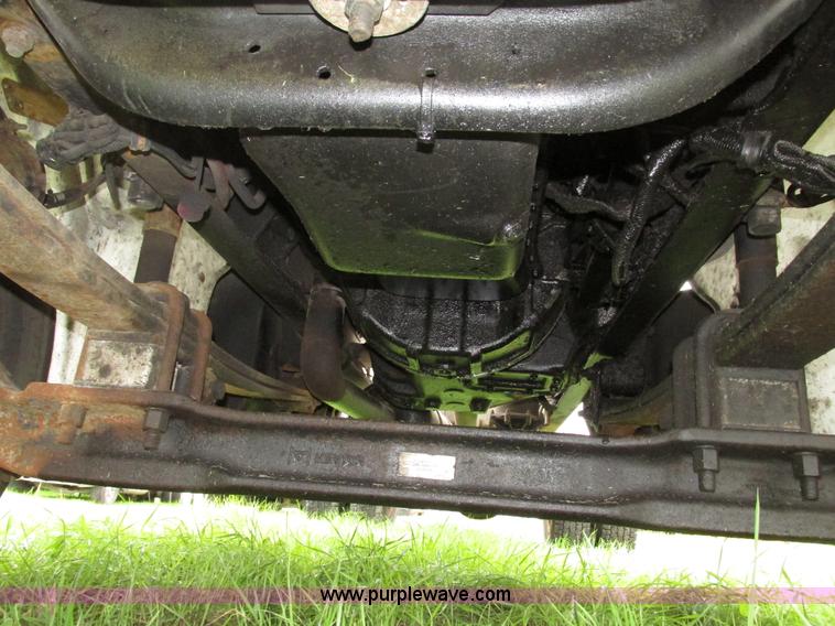 image for item G9938 2001 Freightliner FL70 Business Class truck cab and chassis