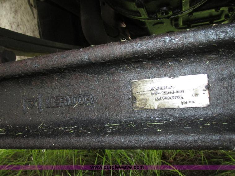 image for item G9938 2001 Freightliner FL70 Business Class truck cab and chassis