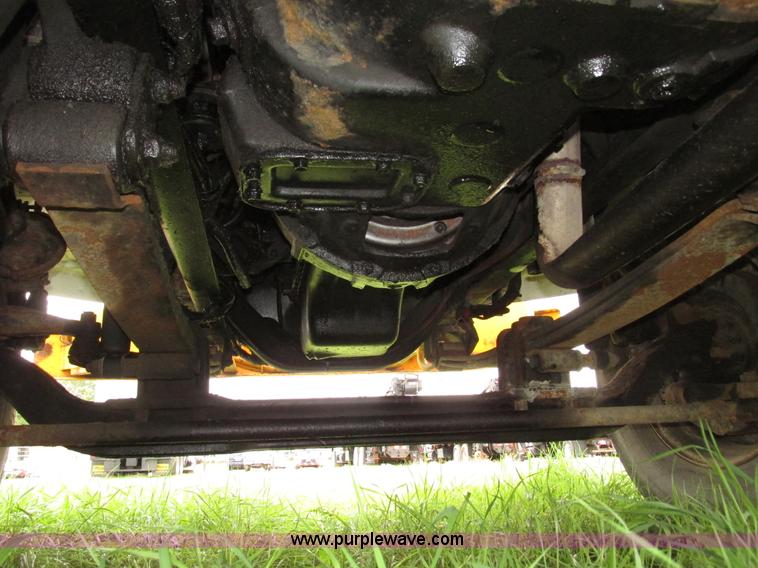 image for item G9938 2001 Freightliner FL70 Business Class truck cab and chassis