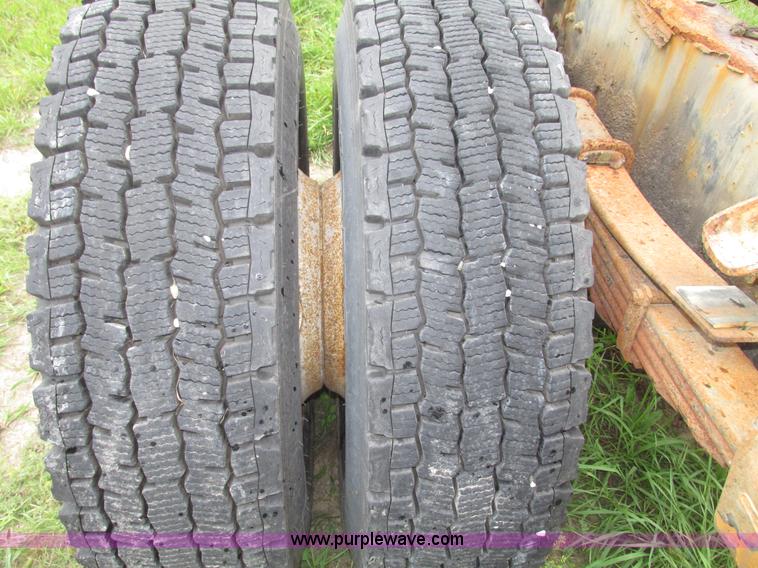 image for item G9938 2001 Freightliner FL70 Business Class truck cab and chassis