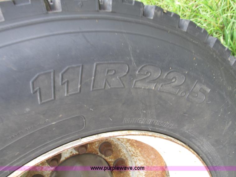 image for item G9938 2001 Freightliner FL70 Business Class truck cab and chassis