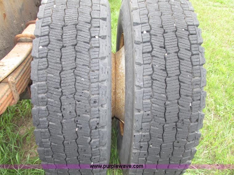 image for item G9938 2001 Freightliner FL70 Business Class truck cab and chassis