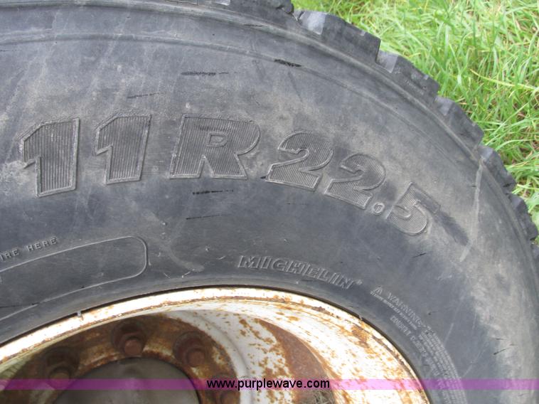 image for item G9938 2001 Freightliner FL70 Business Class truck cab and chassis