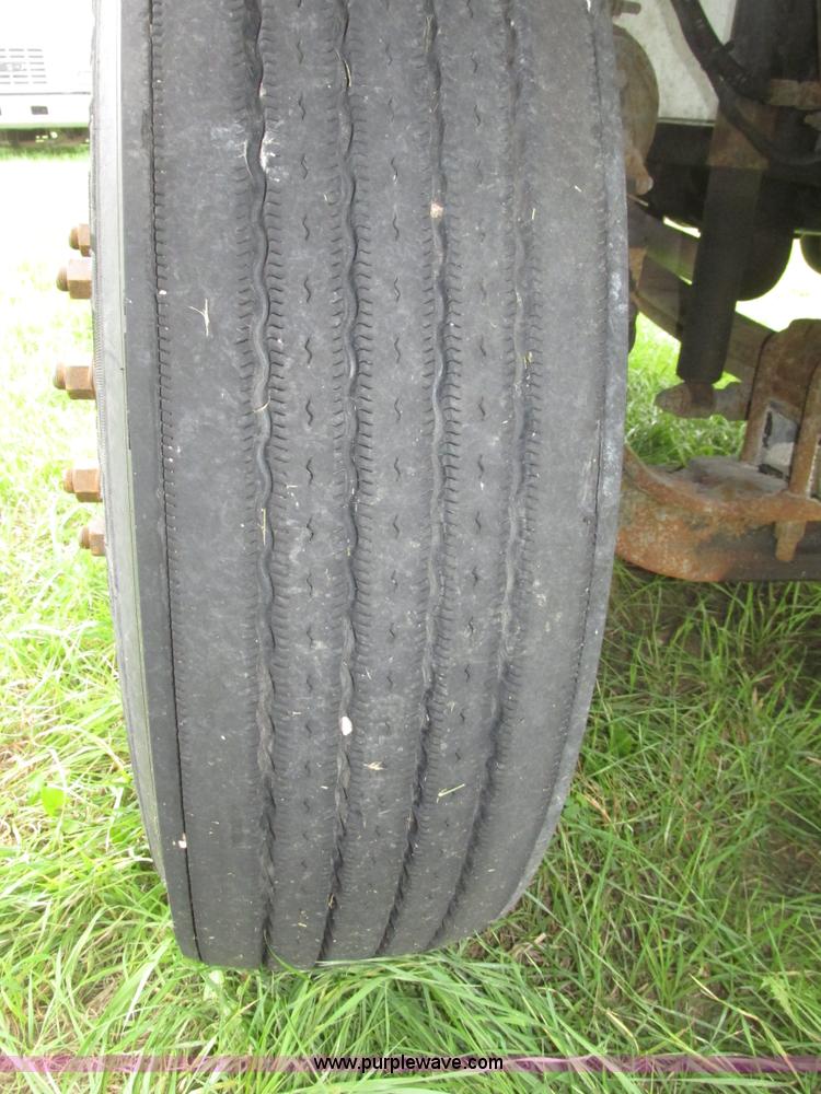 image for item G9938 2001 Freightliner FL70 Business Class truck cab and chassis