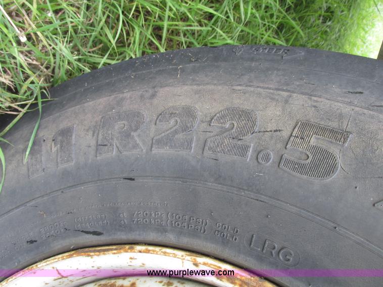 image for item G9938 2001 Freightliner FL70 Business Class truck cab and chassis