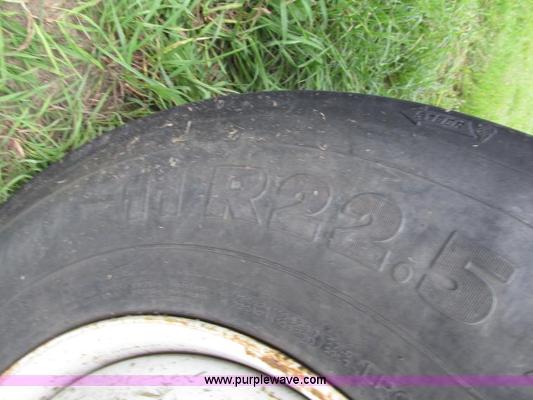 image for item G9938 2001 Freightliner FL70 Business Class truck cab and chassis