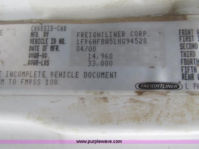 image for item G9938 2001 Freightliner FL70 Business Class truck cab and chassis