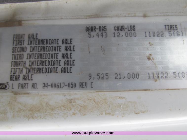 image for item G9938 2001 Freightliner FL70 Business Class truck cab and chassis