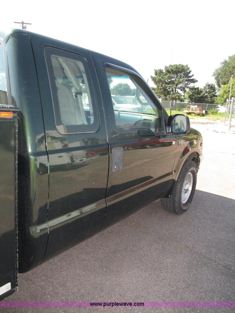 image for item G9951 2000 Ford F250 Super Duty XL SuperCab utility truck