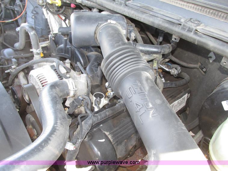 image for item G9951 2000 Ford F250 Super Duty XL SuperCab utility truck