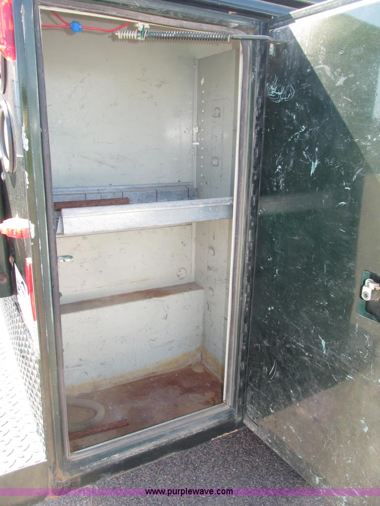 image for item G9951 2000 Ford F250 Super Duty XL SuperCab utility truck