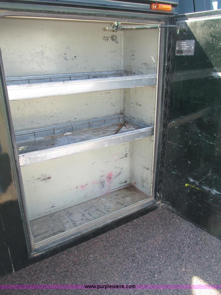 image for item G9951 2000 Ford F250 Super Duty XL SuperCab utility truck