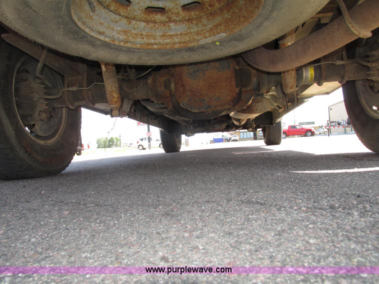 image for item G9951 2000 Ford F250 Super Duty XL SuperCab utility truck