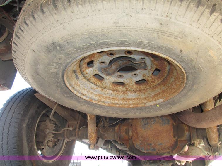 image for item G9951 2000 Ford F250 Super Duty XL SuperCab utility truck