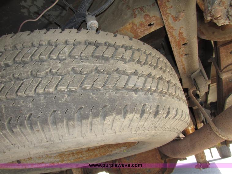 image for item G9951 2000 Ford F250 Super Duty XL SuperCab utility truck