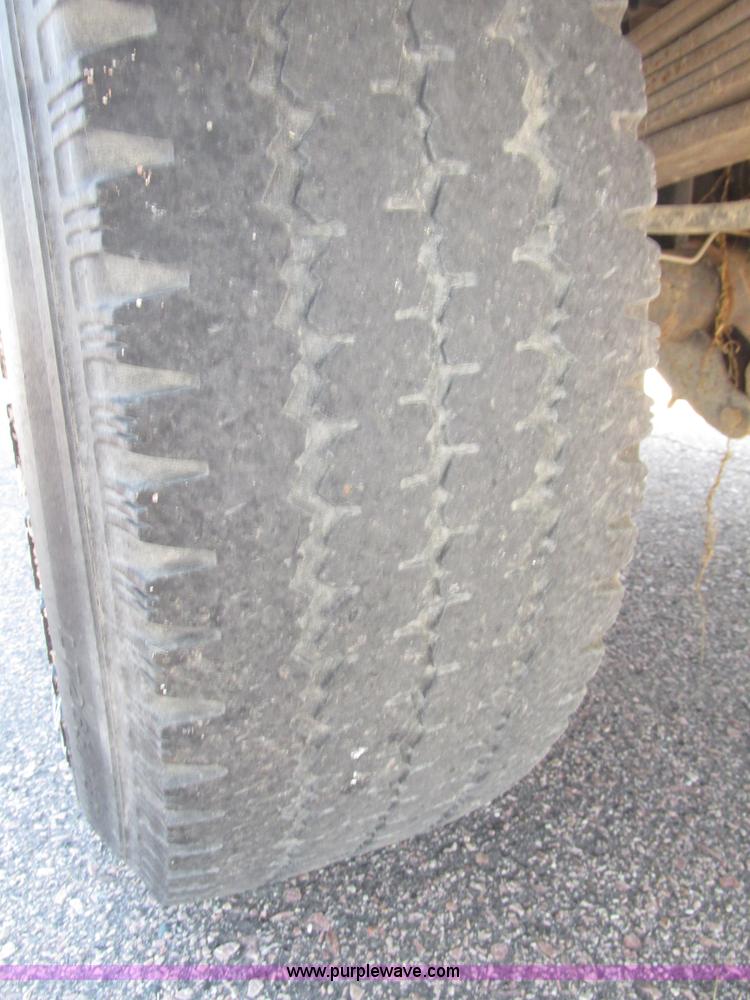 image for item G9951 2000 Ford F250 Super Duty XL SuperCab utility truck