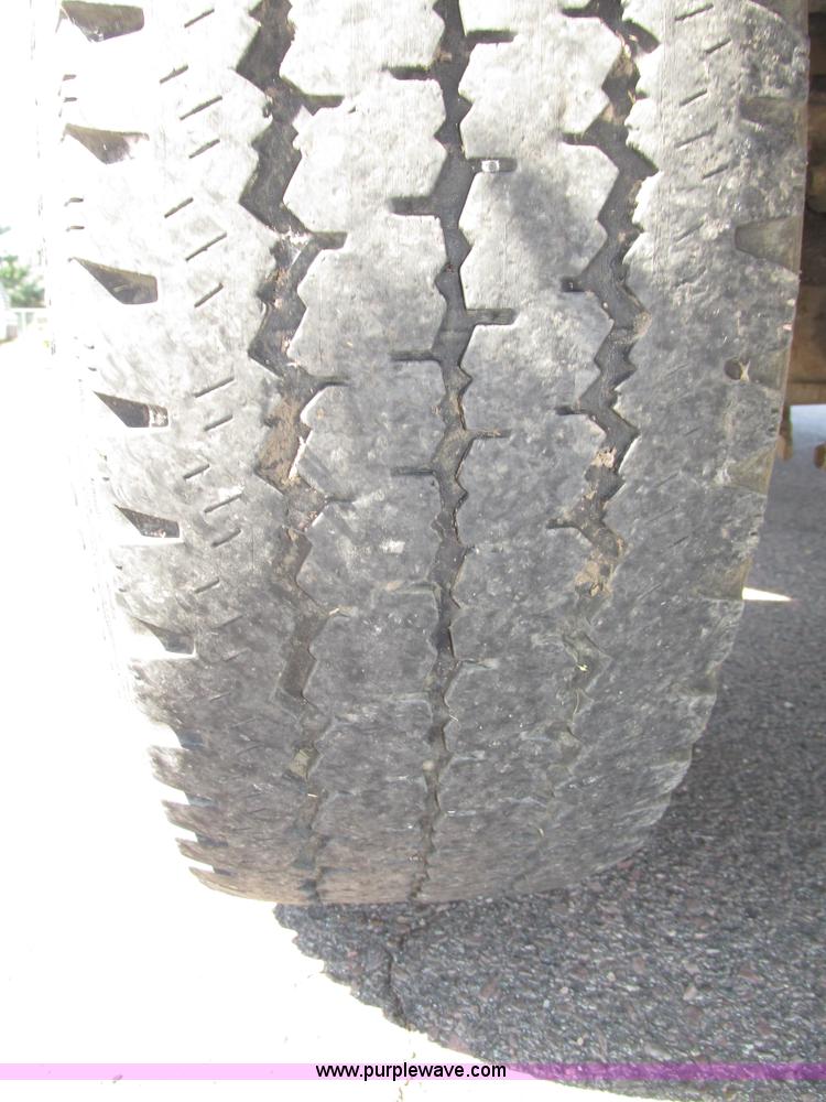 image for item G9951 2000 Ford F250 Super Duty XL SuperCab utility truck