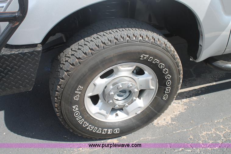 image for item H1716 2011 Ford F350 Super Duty pickup truck