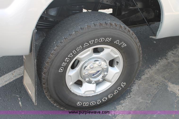image for item H1716 2011 Ford F350 Super Duty pickup truck