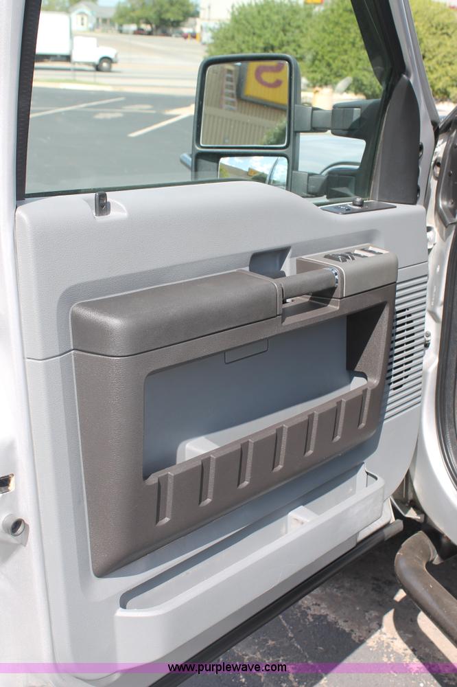 image for item H1716 2011 Ford F350 Super Duty pickup truck