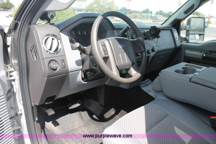 image for item H1716 2011 Ford F350 Super Duty pickup truck