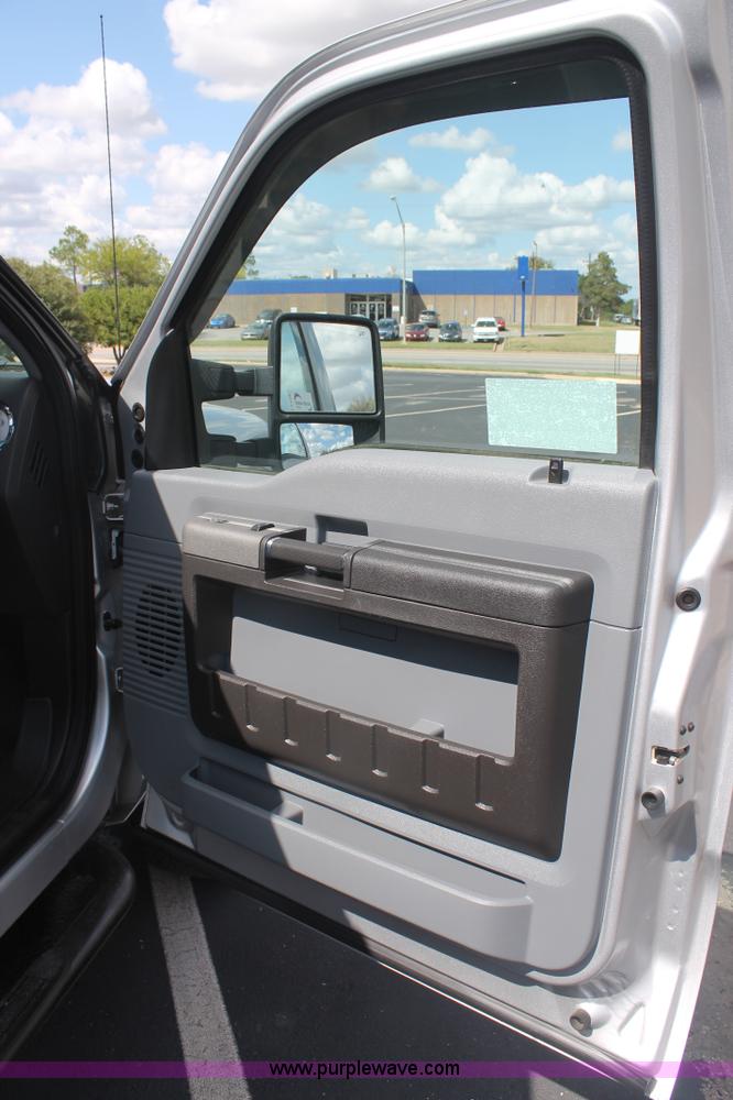 image for item H1716 2011 Ford F350 Super Duty pickup truck