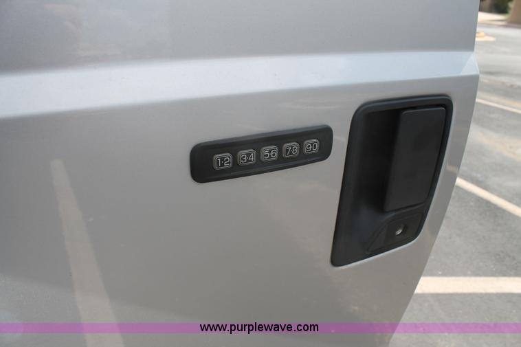 image for item H1716 2011 Ford F350 Super Duty pickup truck