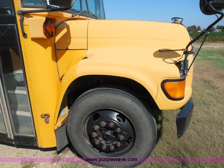 image for item I3317 1998 Ford B800 school bus