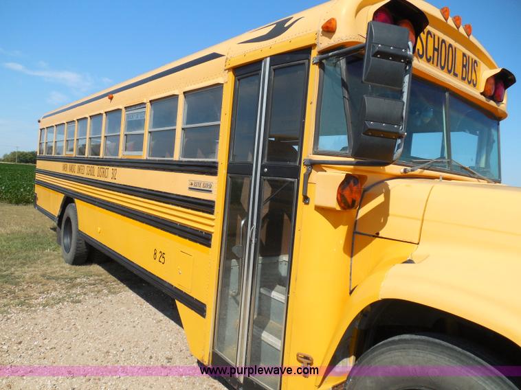 image for item I3317 1998 Ford B800 school bus