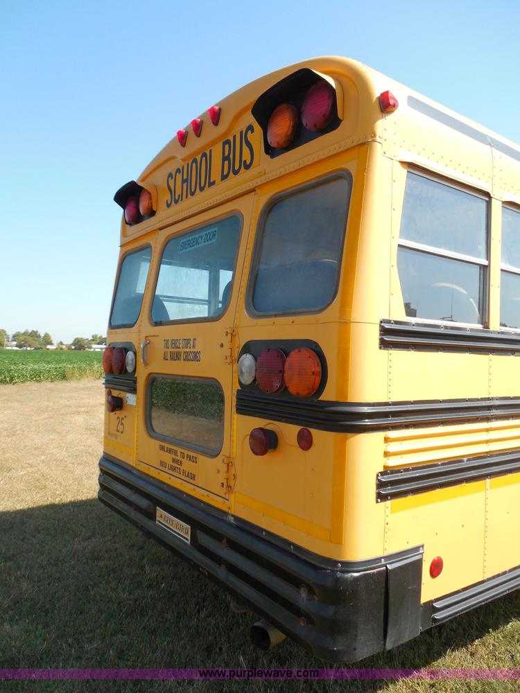 image for item I3317 1998 Ford B800 school bus