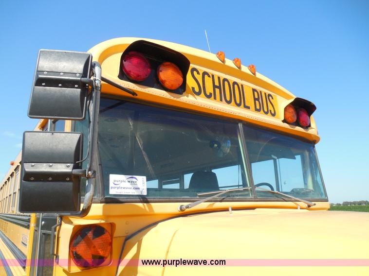 image for item I3317 1998 Ford B800 school bus